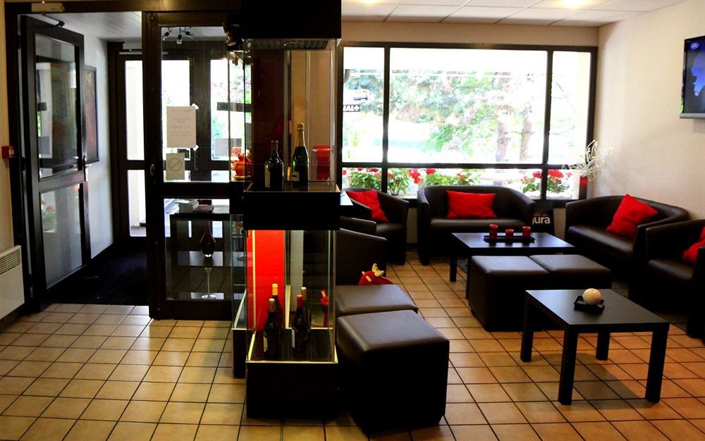 Logis Hotel Lons-Le-Saunier - Restaurant Le Grill المظهر الخارجي الصورة