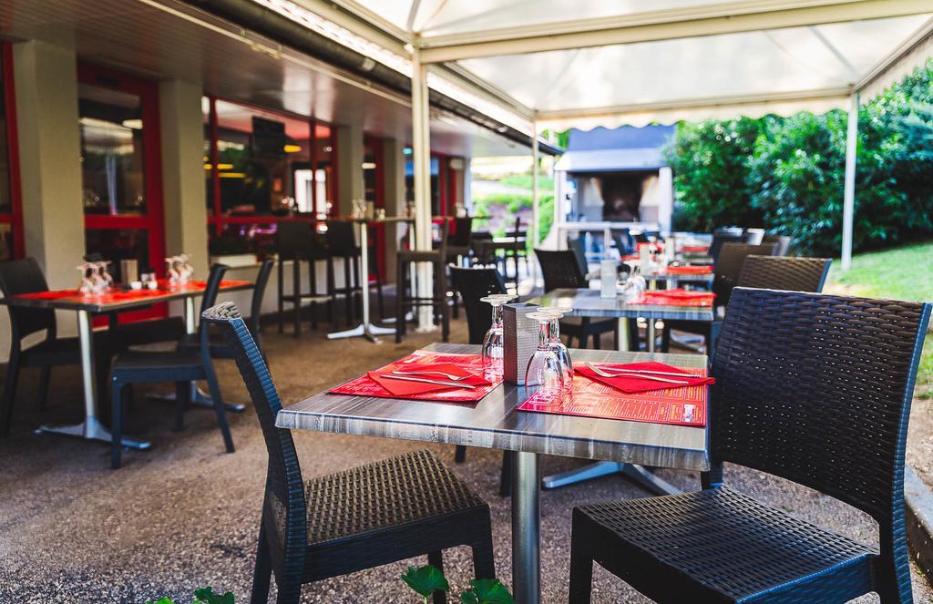 Logis Hotel Lons-Le-Saunier - Restaurant Le Grill المظهر الخارجي الصورة