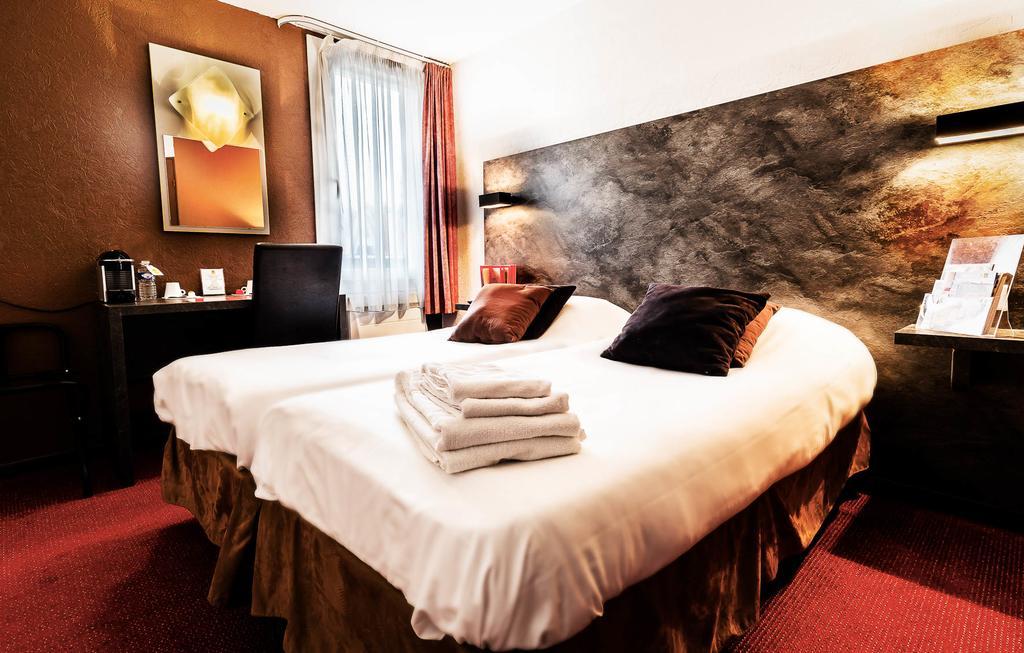 Logis Hotel Lons-Le-Saunier - Restaurant Le Grill المظهر الخارجي الصورة