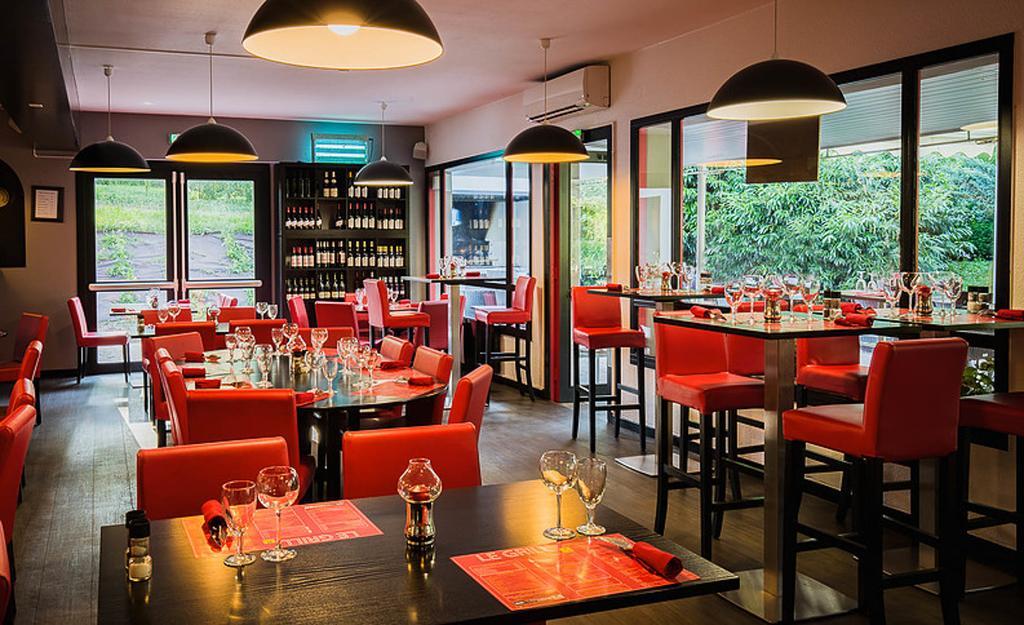 Logis Hotel Lons-Le-Saunier - Restaurant Le Grill المظهر الخارجي الصورة