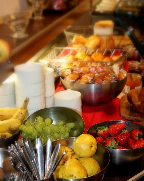 Logis Hotel Lons-Le-Saunier - Restaurant Le Grill المظهر الخارجي الصورة