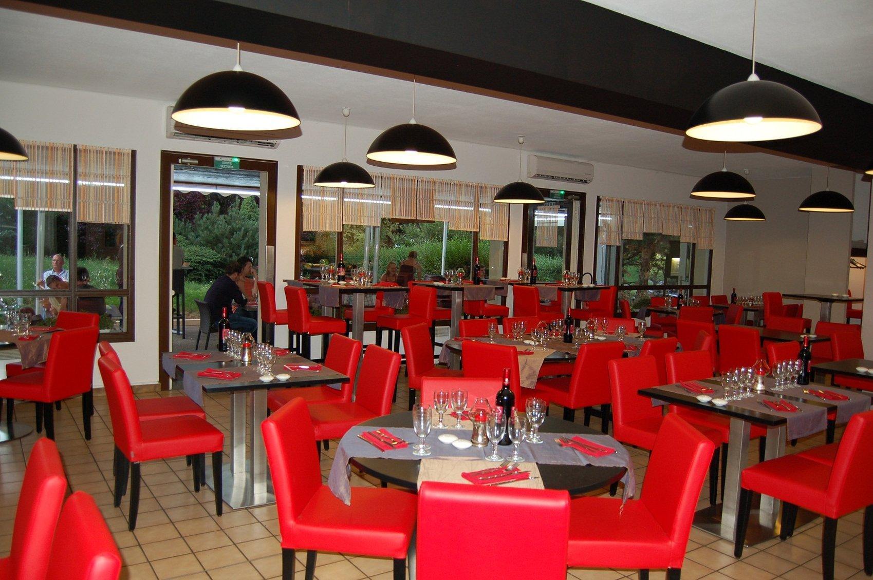 Logis Hotel Lons-Le-Saunier - Restaurant Le Grill المظهر الخارجي الصورة
