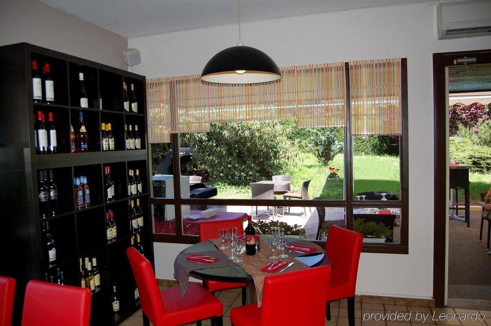 Logis Hotel Lons-Le-Saunier - Restaurant Le Grill المظهر الخارجي الصورة