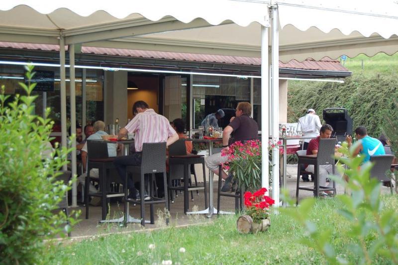 Logis Hotel Lons-Le-Saunier - Restaurant Le Grill المظهر الخارجي الصورة