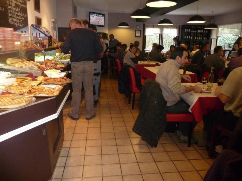 Logis Hotel Lons-Le-Saunier - Restaurant Le Grill المظهر الخارجي الصورة