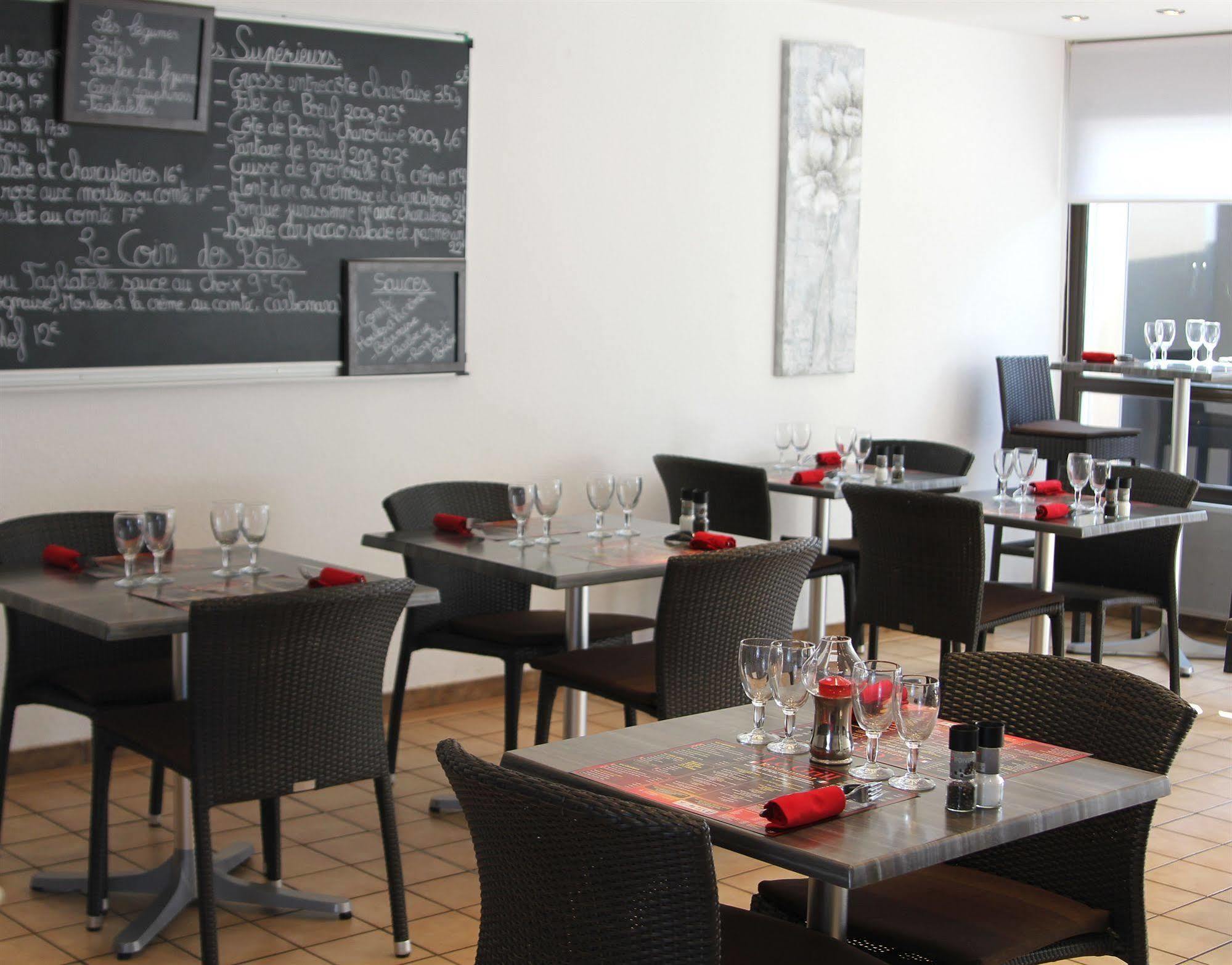 Logis Hotel Lons-Le-Saunier - Restaurant Le Grill المظهر الخارجي الصورة