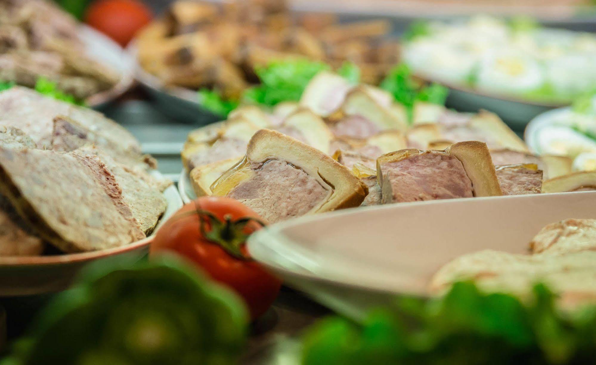 Logis Hotel Lons-Le-Saunier - Restaurant Le Grill المظهر الخارجي الصورة