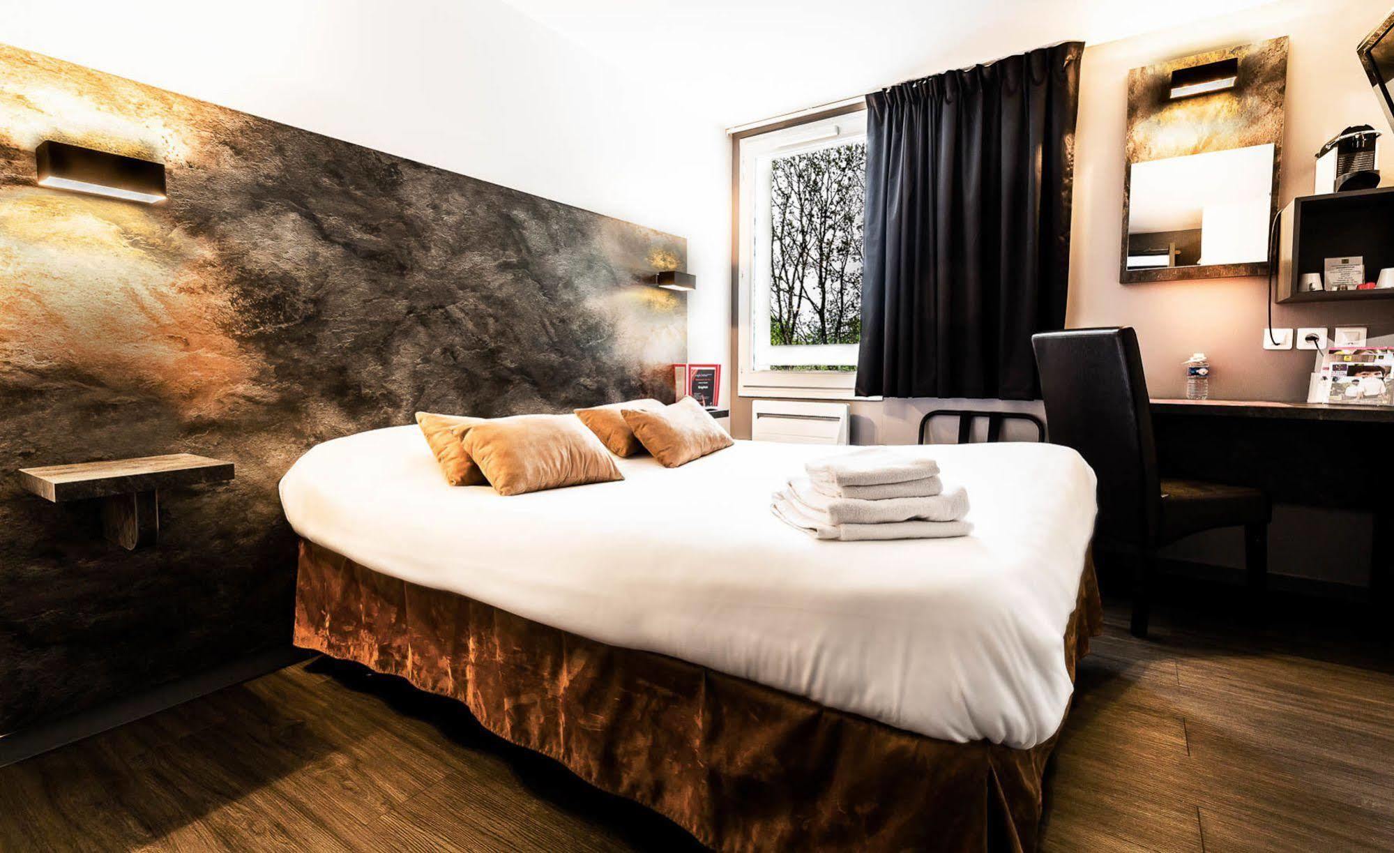 Logis Hotel Lons-Le-Saunier - Restaurant Le Grill المظهر الخارجي الصورة